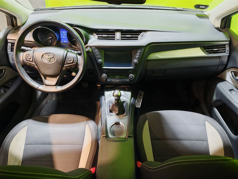 Toyota Avensis vaihtoauto