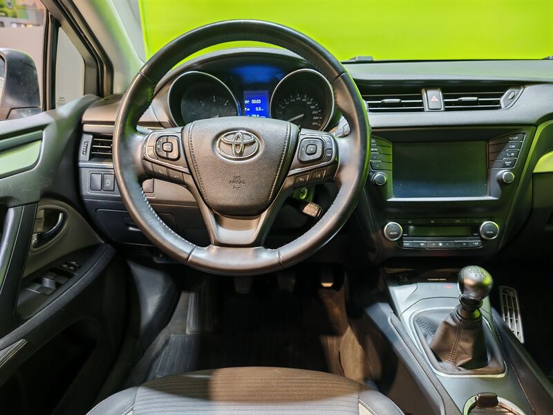 Toyota Avensis vaihtoauto