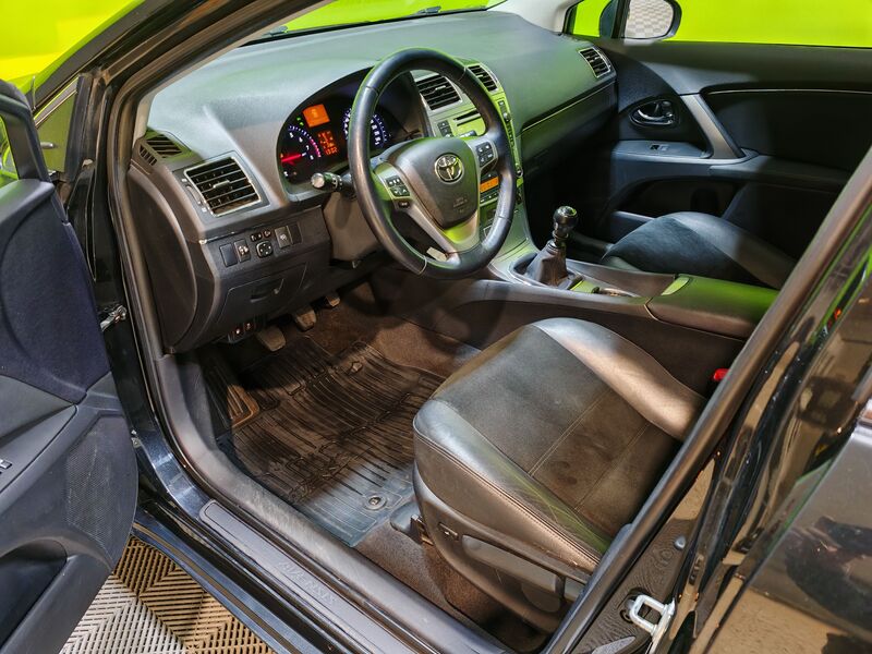 Toyota Avensis vaihtoauto