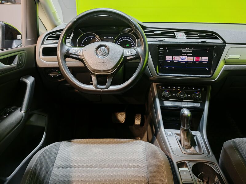 Volkswagen Touran vaihtoauto