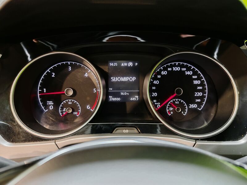 Volkswagen Touran vaihtoauto