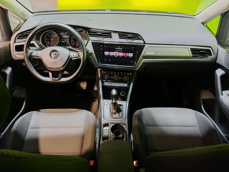 Volkswagen Touran vaihtoauto