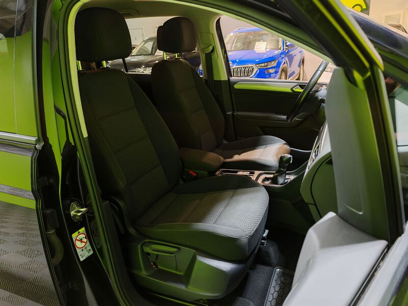 Volkswagen Touran vaihtoauto