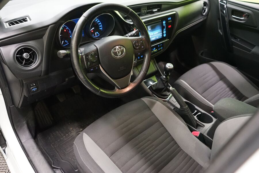 Toyota Auris vaihtoauto