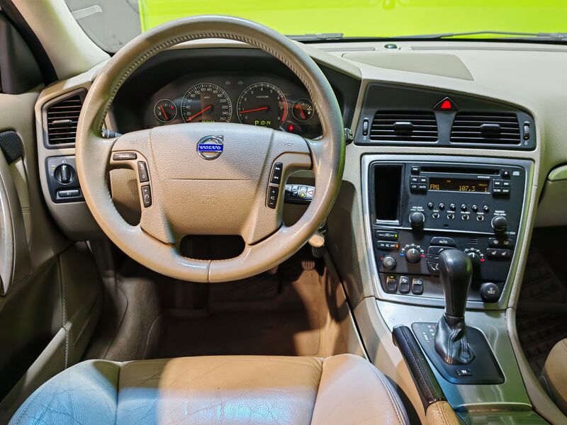 Volvo V70 vaihtoauto