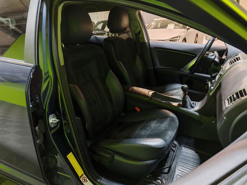 Toyota Avensis vaihtoauto