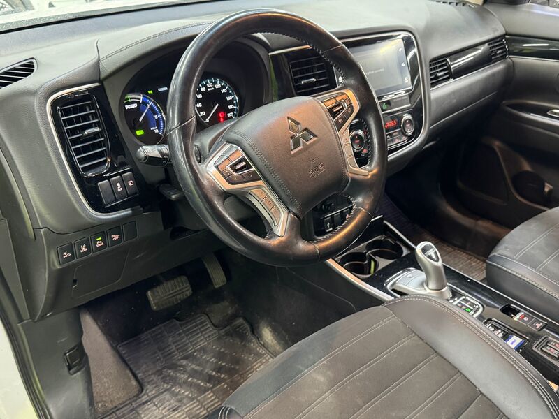 Mitsubishi Outlander PHEV vaihtoauto
