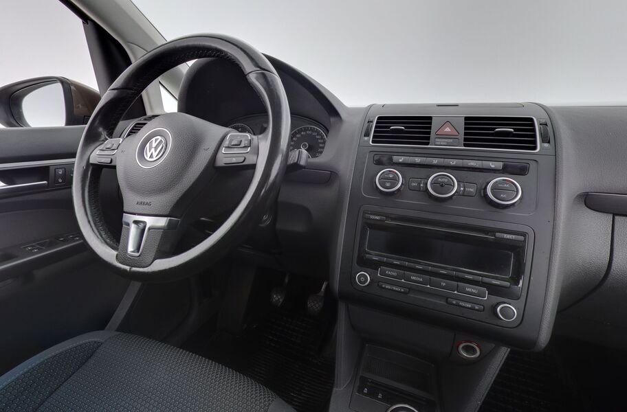 Volkswagen Touran vaihtoauto