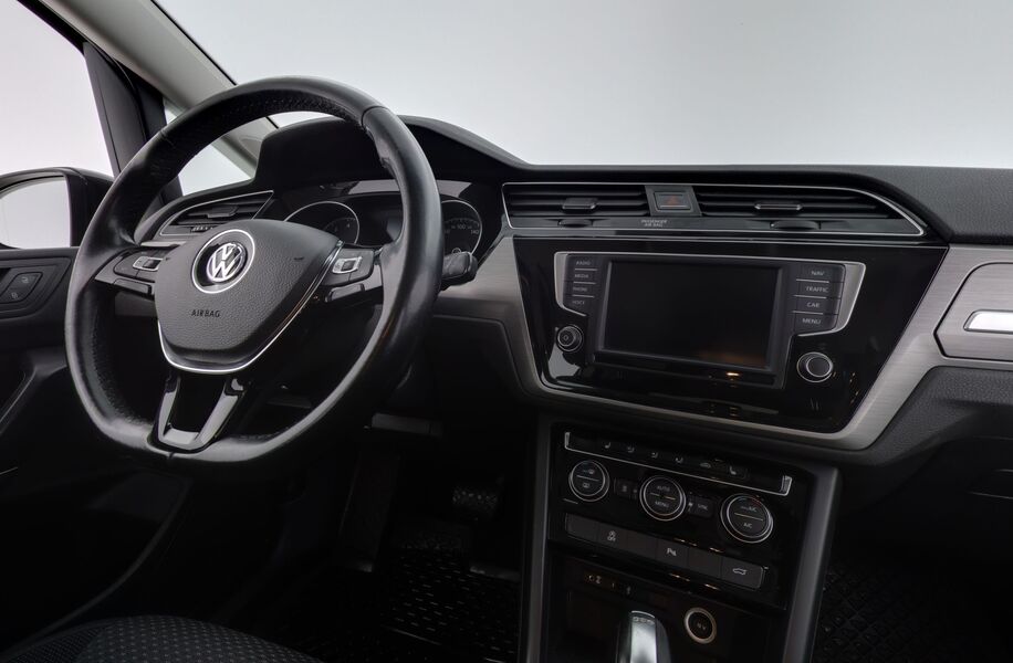 Volkswagen Touran vaihtoauto