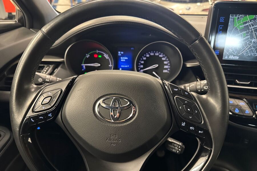 Toyota C-HR vaihtoauto