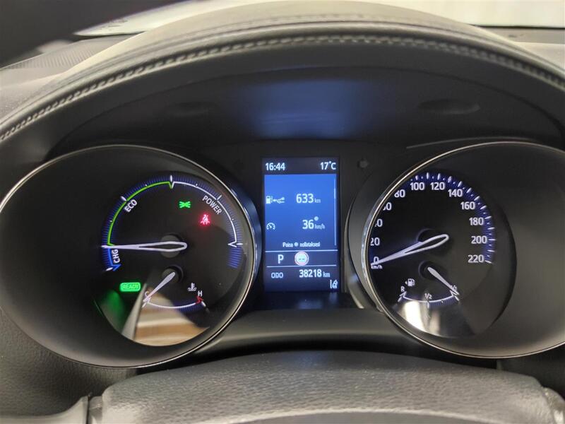 Toyota C-HR vaihtoauto