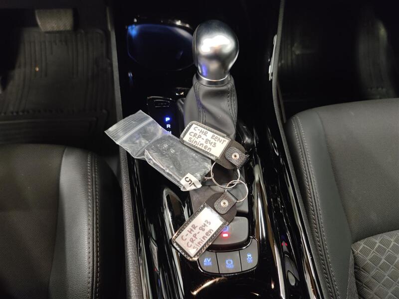 Toyota C-HR vaihtoauto