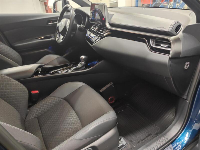 Toyota C-HR vaihtoauto