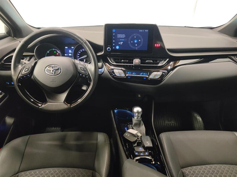 Toyota C-HR vaihtoauto