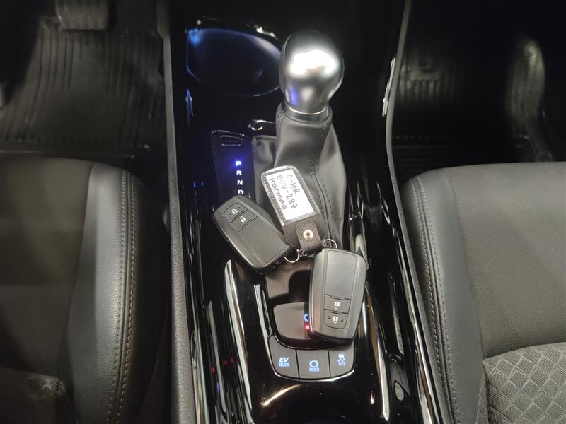 Toyota C-HR vaihtoauto