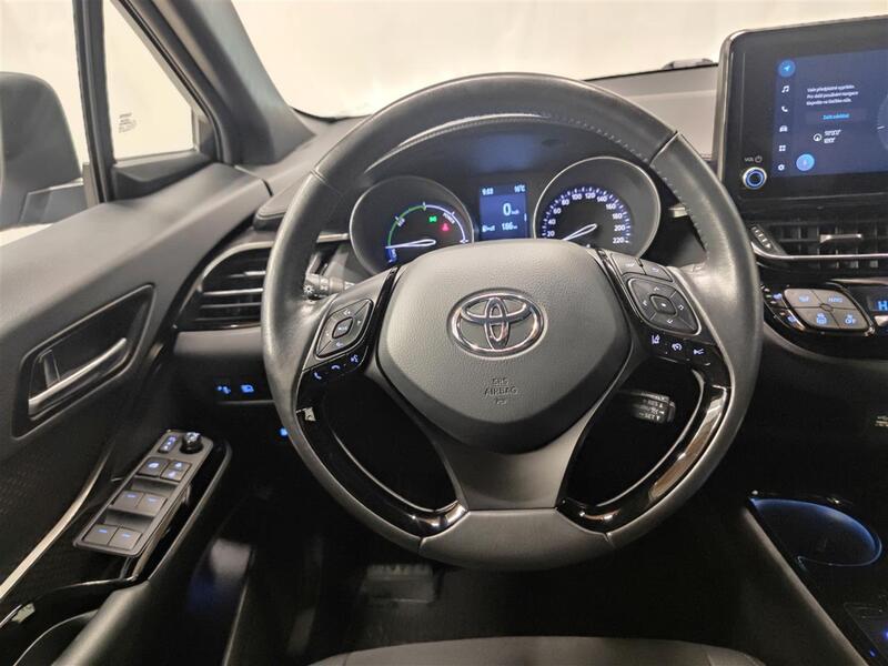 Toyota C-HR vaihtoauto