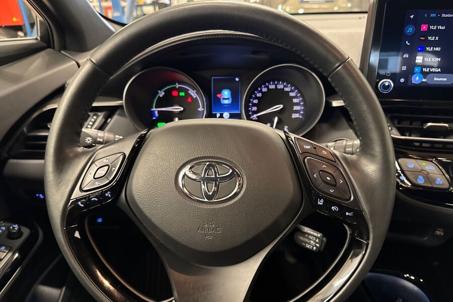Toyota C-HR vaihtoauto