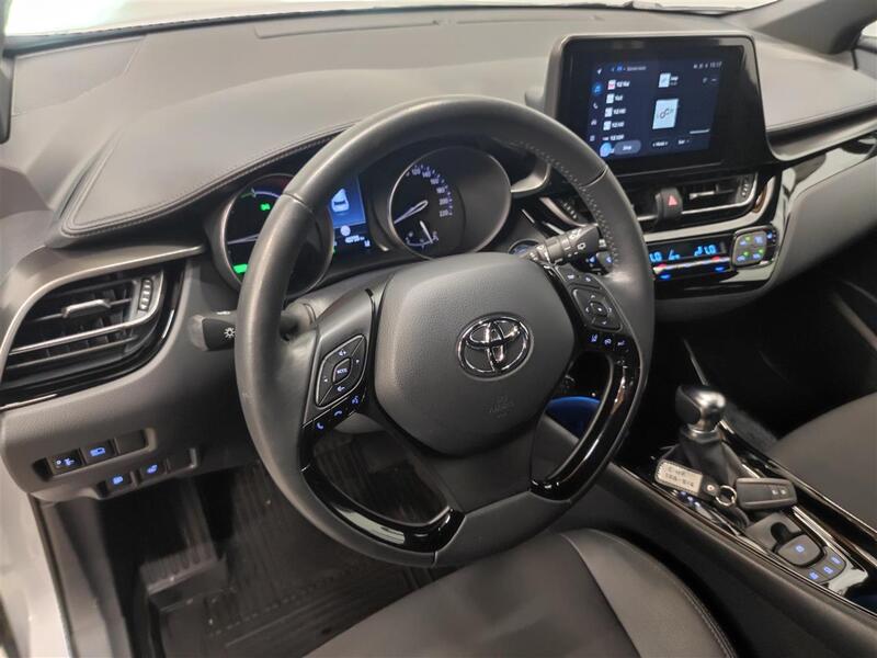 Toyota C-HR vaihtoauto
