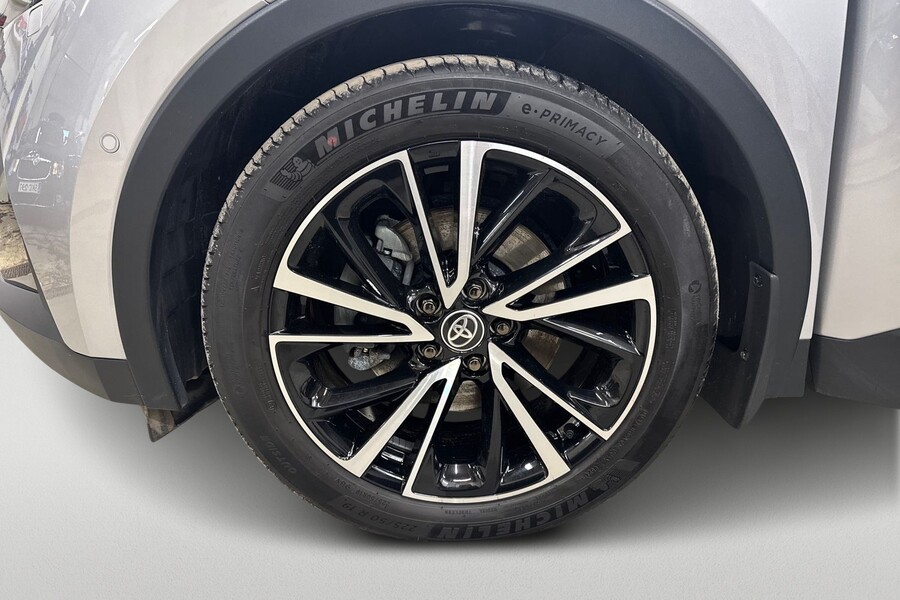 Toyota C-HR vaihtoauto