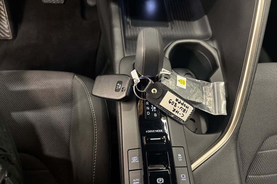 Toyota C-HR vaihtoauto