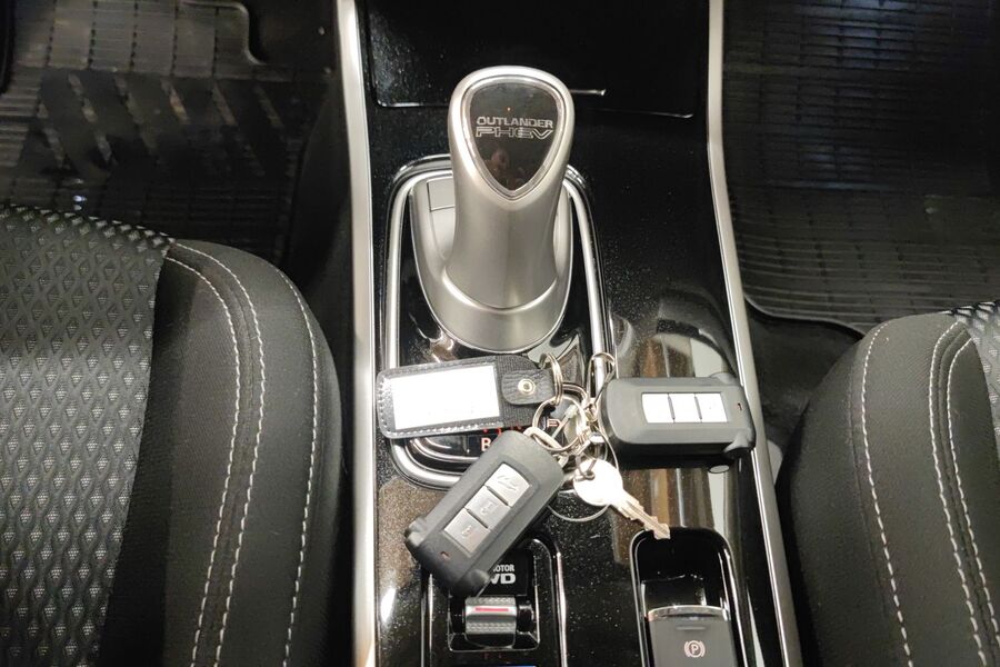 Mitsubishi Outlander PHEV vaihtoauto