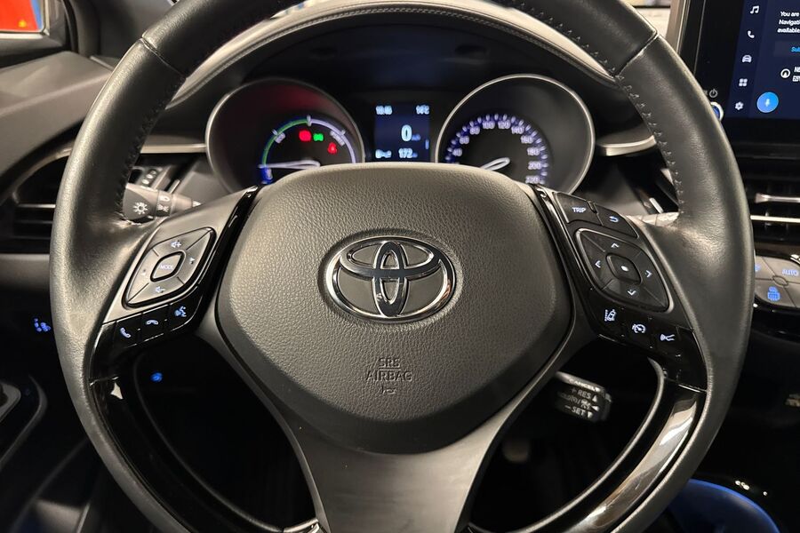 Toyota C-HR vaihtoauto