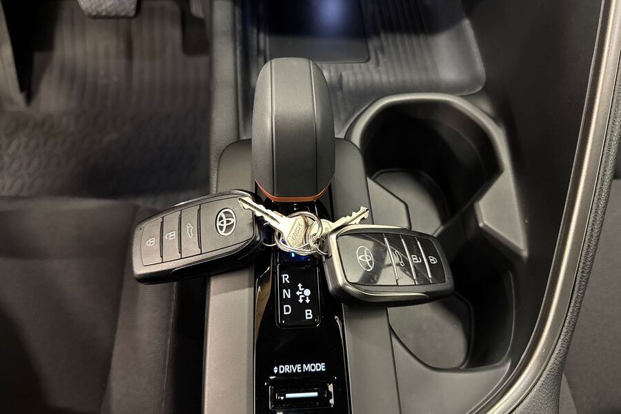 Toyota C-HR vaihtoauto