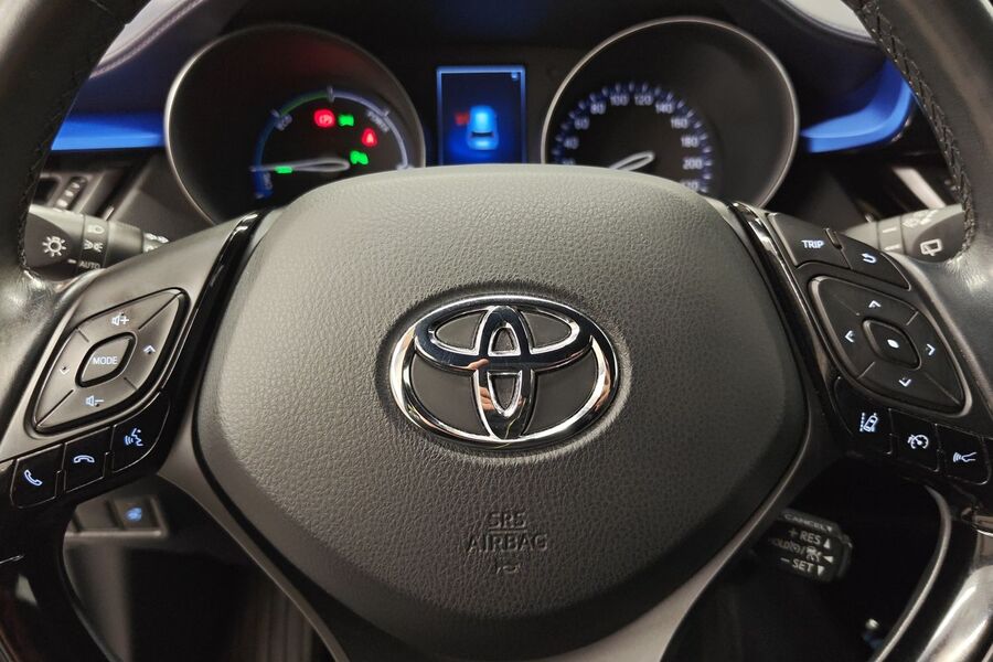 Toyota C-HR vaihtoauto