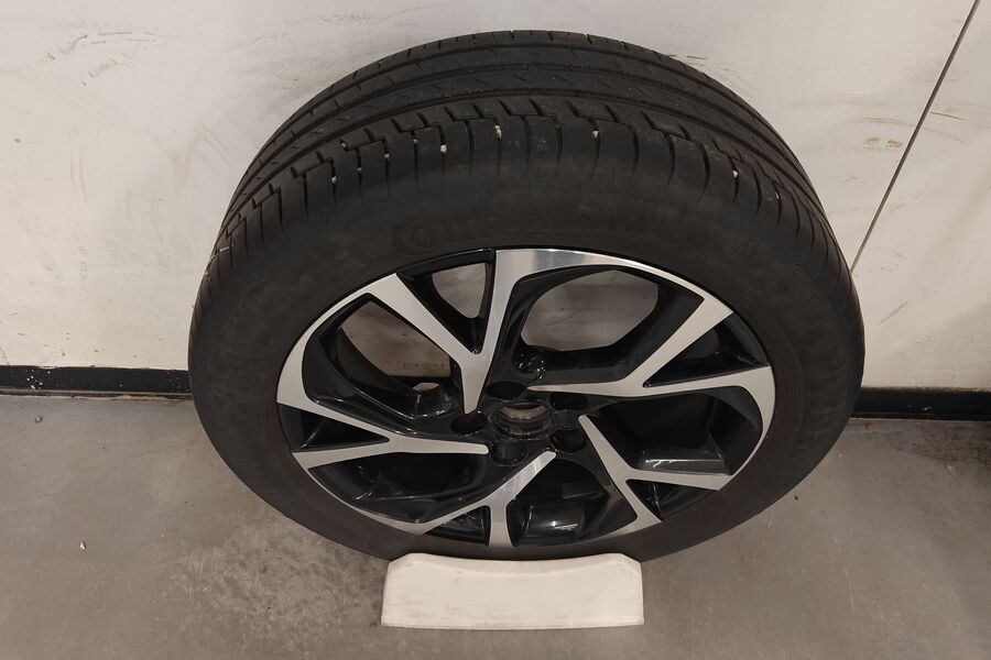 Toyota C-HR vaihtoauto