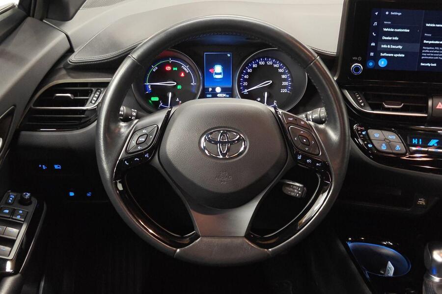 Toyota C-HR vaihtoauto