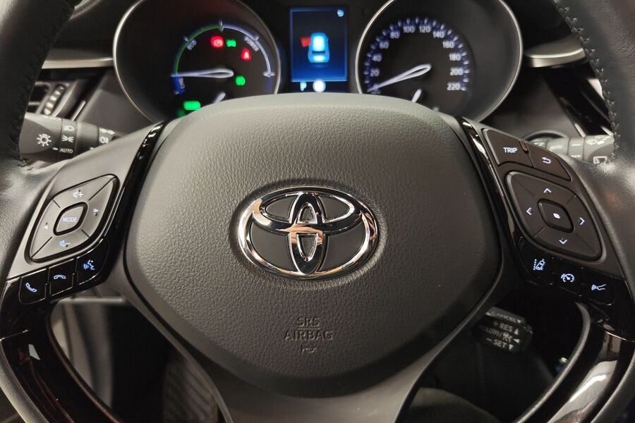 Toyota C-HR vaihtoauto