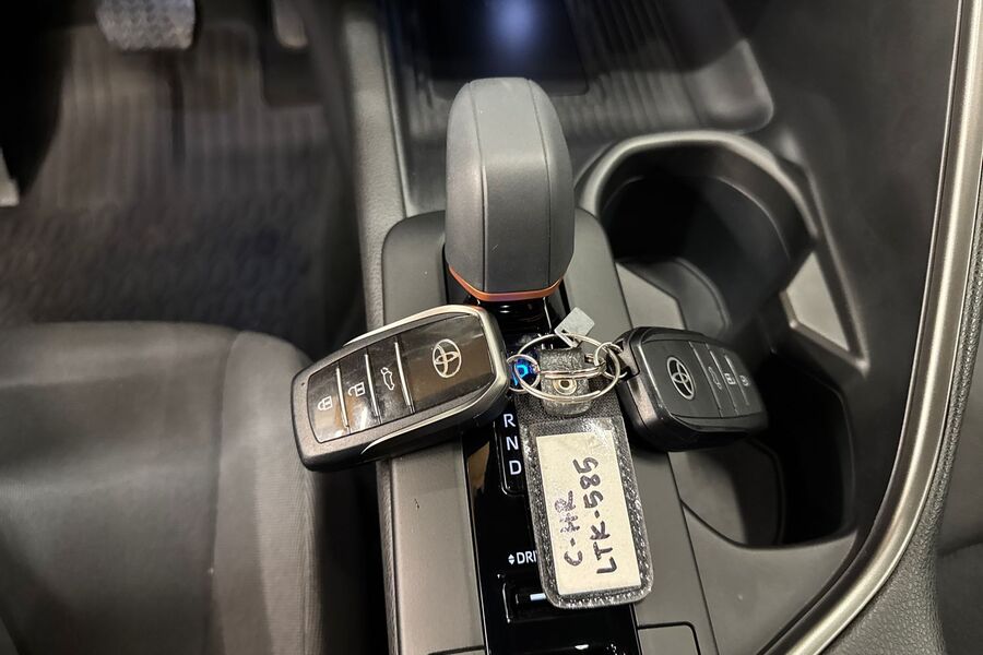 Toyota C-HR vaihtoauto