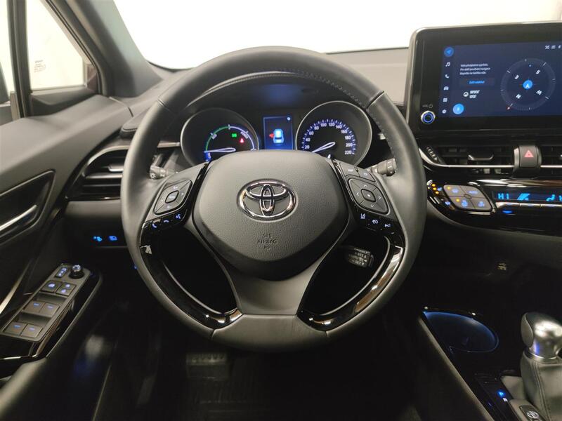 Toyota C-HR vaihtoauto