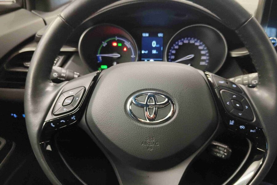 Toyota C-HR vaihtoauto