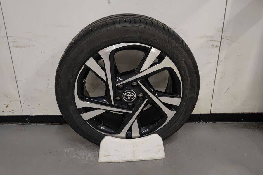 Toyota C-HR vaihtoauto