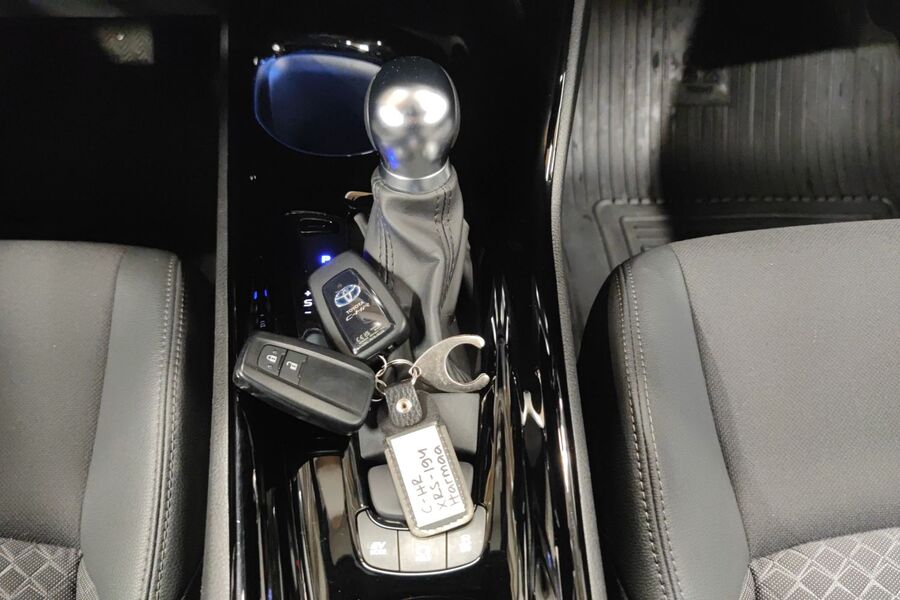 Toyota C-HR vaihtoauto