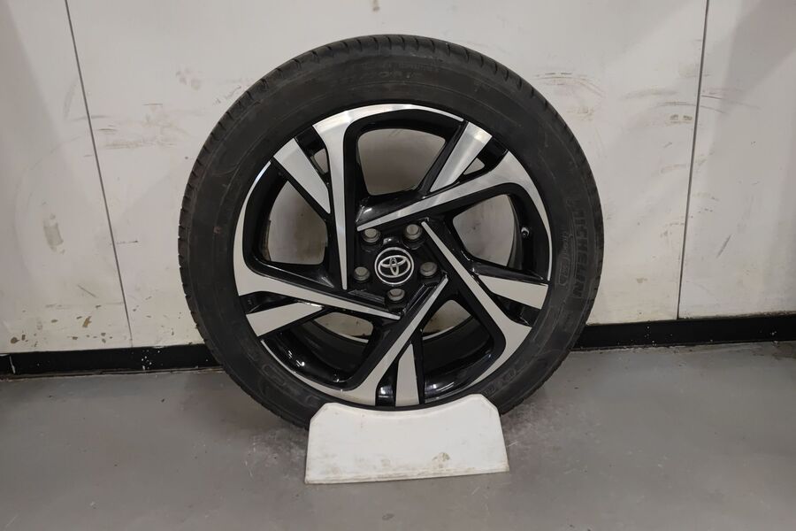 Toyota C-HR vaihtoauto