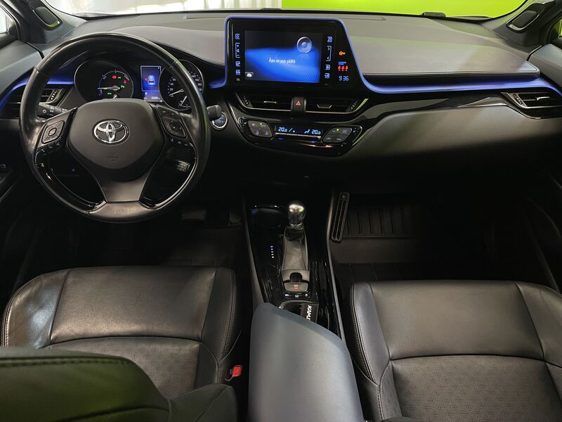Toyota C-HR vaihtoauto