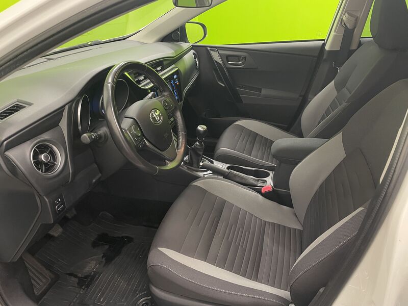 Toyota Auris vaihtoauto