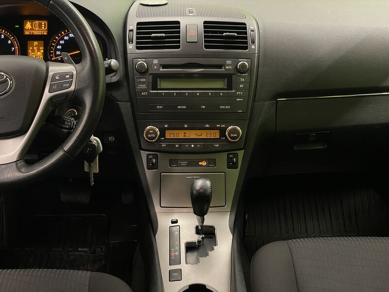 Toyota Avensis vaihtoauto