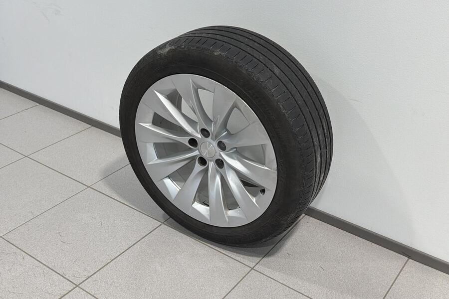 Tesla Model X vaihtoauto