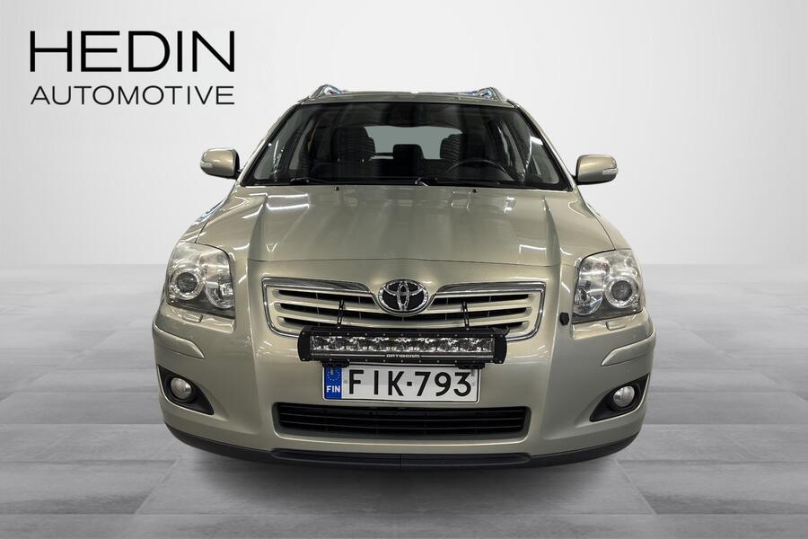Toyota Avensis vaihtoauto