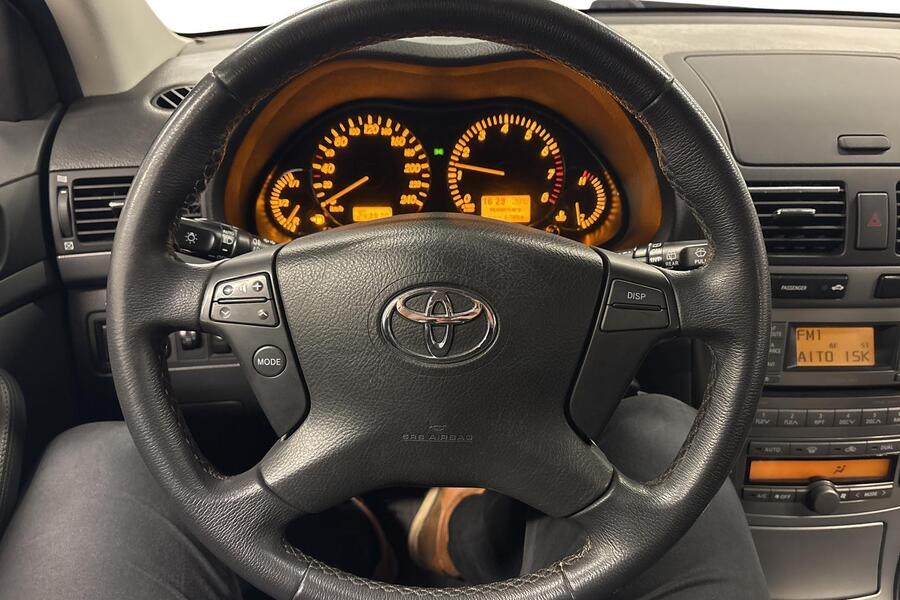 Toyota Avensis vaihtoauto