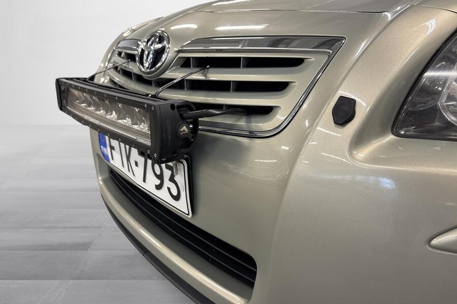 Toyota Avensis vaihtoauto