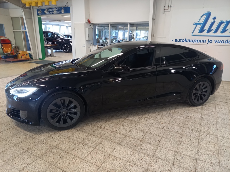 Tesla Model S vaihtoauto