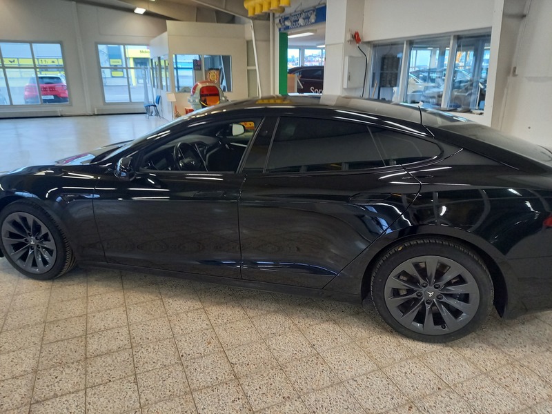 Tesla Model S vaihtoauto