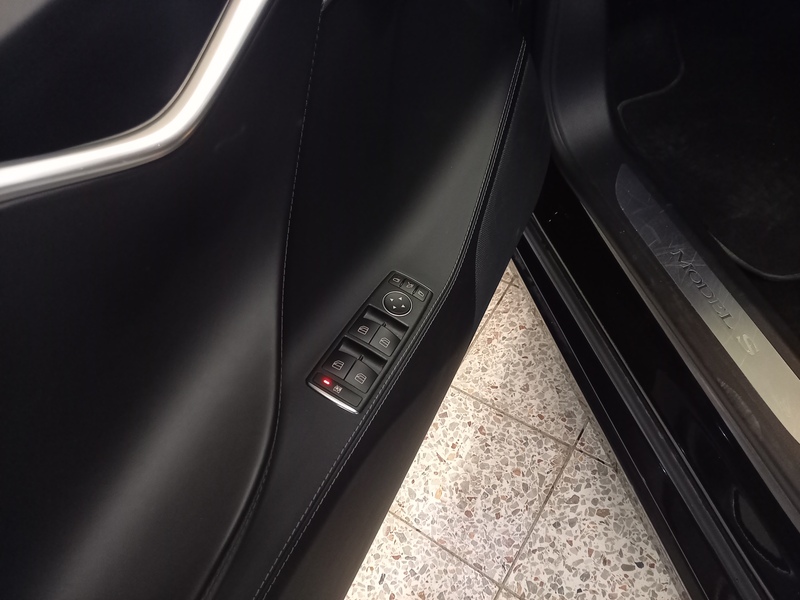 Tesla Model S vaihtoauto