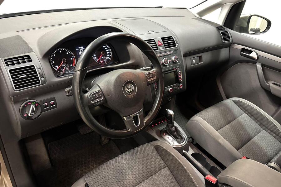 Volkswagen Touran vaihtoauto