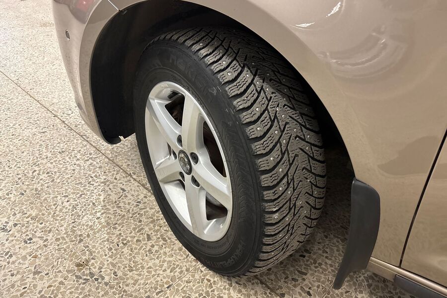 Volkswagen Touran vaihtoauto