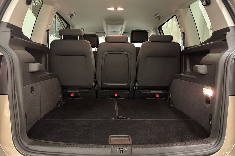 Volkswagen Touran vaihtoauto